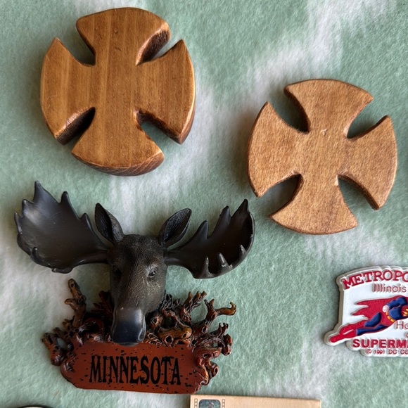 Assorted Decorative Magnets Collection - Picture 2 of 15